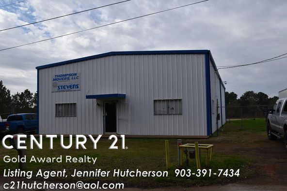 2233 W Point Tap Rd, Palestine, TX 75803